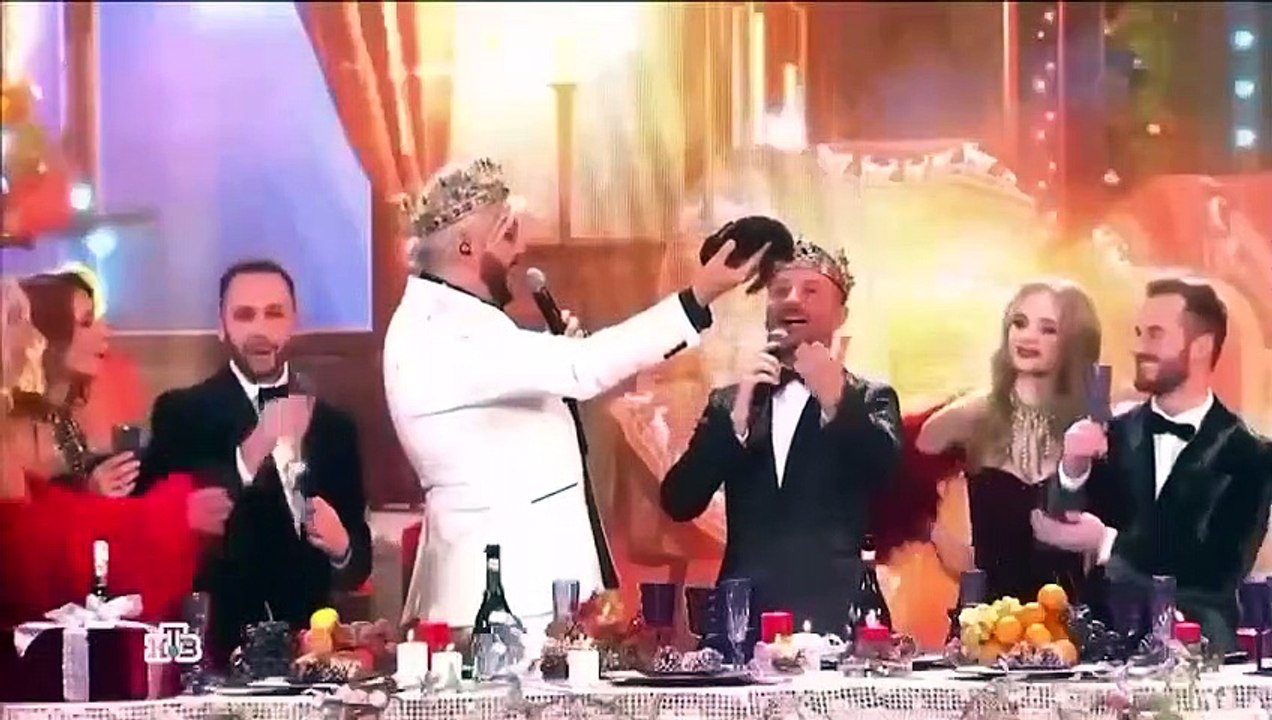 кролик обосрал руку Киркорову.