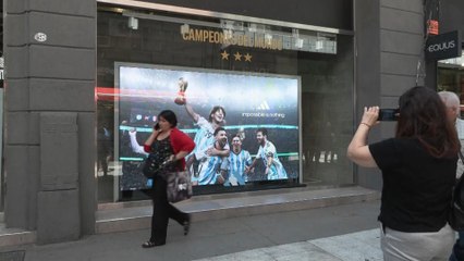 Arranca la venta de la nueva camiseta de la Albiceleste con las 3 estrellas