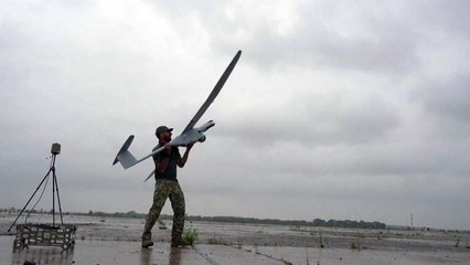 러 미사일 고갈 판단 우크라, 무인기로 반격 "650km 날아가 러 비행장 공격" / YTN
