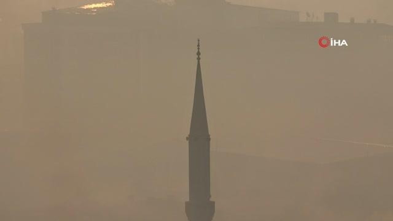 Yüksekova'da yoğun sis... Görüş mesafesi 10 metreye kadar düştü