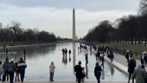 La piscina del National Mall diventa una pista di pattinaggio