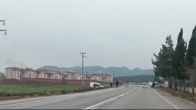 GAZİANTEP - Kamyonet ile otomobilin çarpıştığı kazada 2 kişi yaralandı