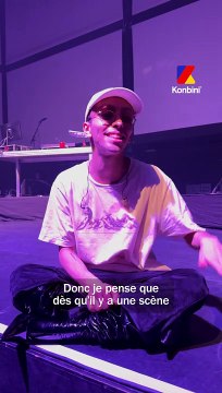 Dans les coulisses d'une scène de Bilal Hassani