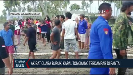 Akibat Cuaca Buruk, Kapal Tongkang Terdampar di Pantai