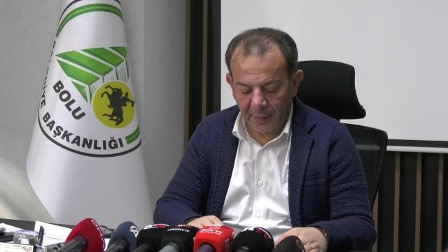 Bolu Belediyesi'nde Başkan Tanju Özcan'ın Makamı Önünde Taşkınlık Çıkartan Bıçaklı Saldırgan Gözaltına Alındı