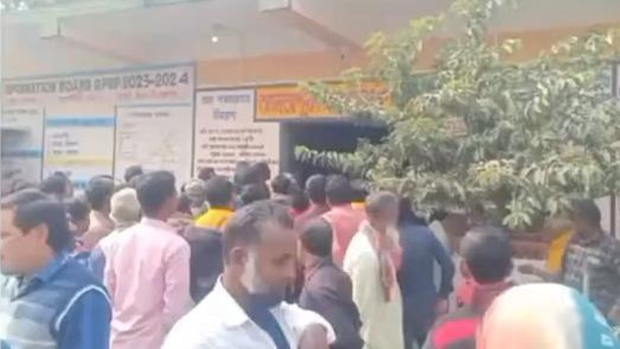 উঃদিনাজপুরঃ আবাস দুর্নীতি! পঞ্চায়েত ঘেরাও করে তুমুল বিক্ষোভ গ্রামবাসীদের