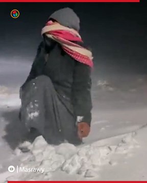 الثلوج تكسو مرتفعات جبل اللوز في تبوك