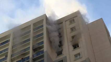 Esenyurt'ta bir binanın 18. katında bulunan dairede yangın