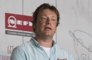 Jamie Oliver considera 'uma honra' ter morado em um pub na infância