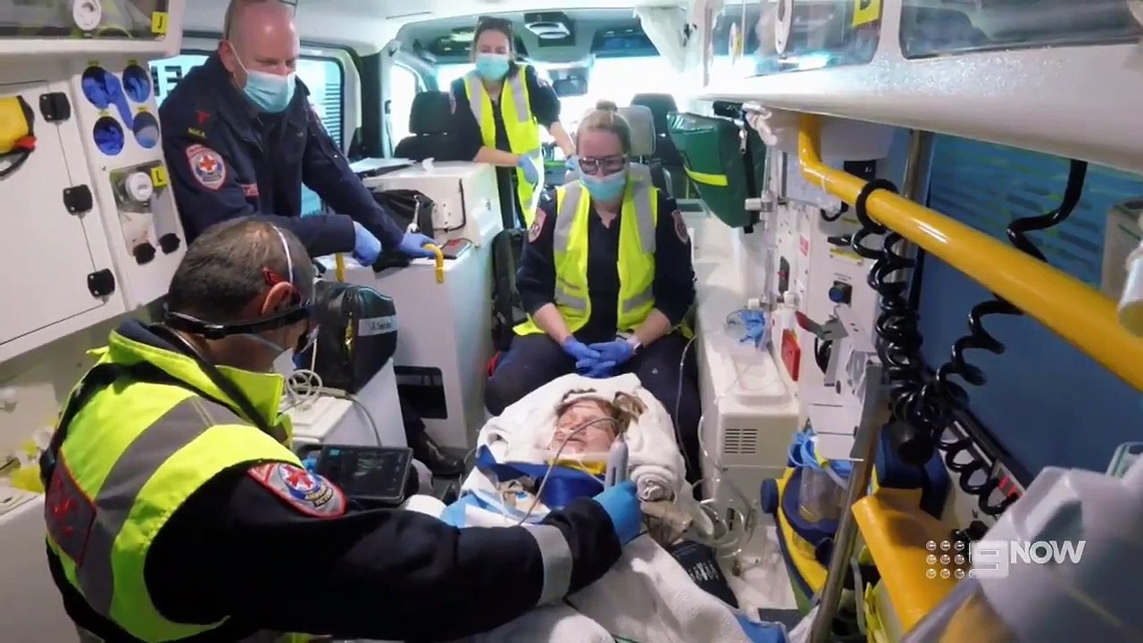 Paramedics - Se3 - Ep11 HD Watch HD Deutsch