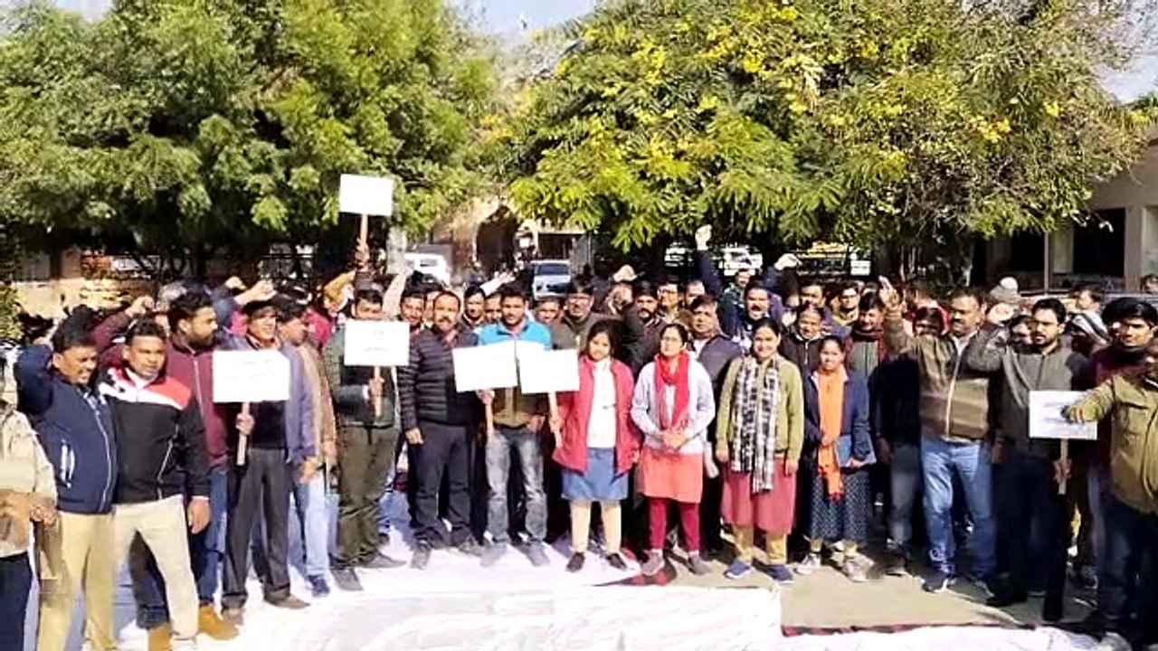आरोपियों की गिरफ्तारी नहीं तो सामूहिक अवकाश पर जाएंगे कार्मिक