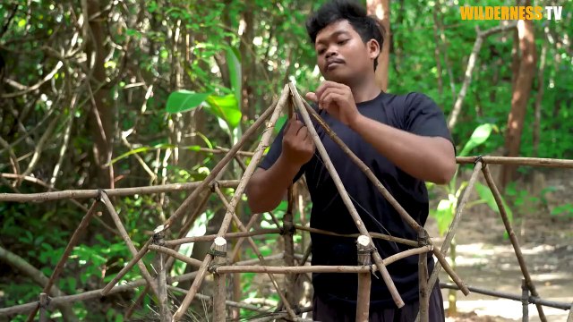 Rescue dog Christmas Day Build Mud Dog House as Shelter