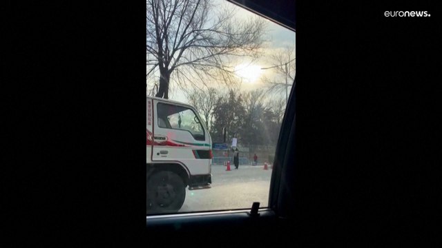 شاهد: طالبة أفغانية تتحدى بمفردها قرار طالبان حرمان الفتيات من التعليم الجامعي