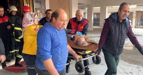 15 metre yükseklikten apartman boşluğuna düşen su tesisatçısı ağır yaralandı