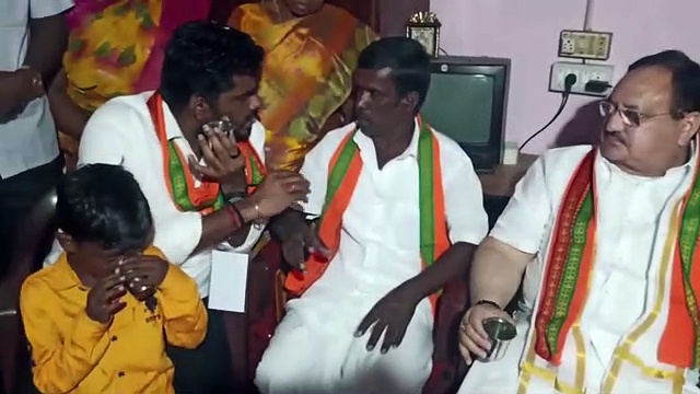 Video : கோவை அன்னூர் கிளை தலைவர் வீட்டில் உணவருந்திய பாஜக தலைவர்கள் - வைரல் வீடியோ!