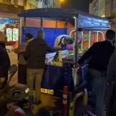 "Yeter ya" diyerek yiyecekleri yere döktü