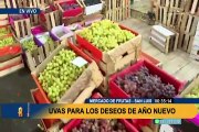 Para la cábala de Año Nuevo: demanda de uvas aumenta en Mercado de Frutas