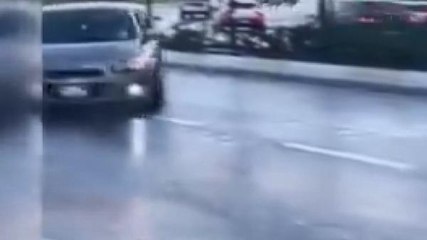 KÜÇÜKÇEKMECE'DE DRİFT YAPAN EHLİYETSİZ SÜRÜCÜYE 16 BİN LİRA CEZA KESİLDİ