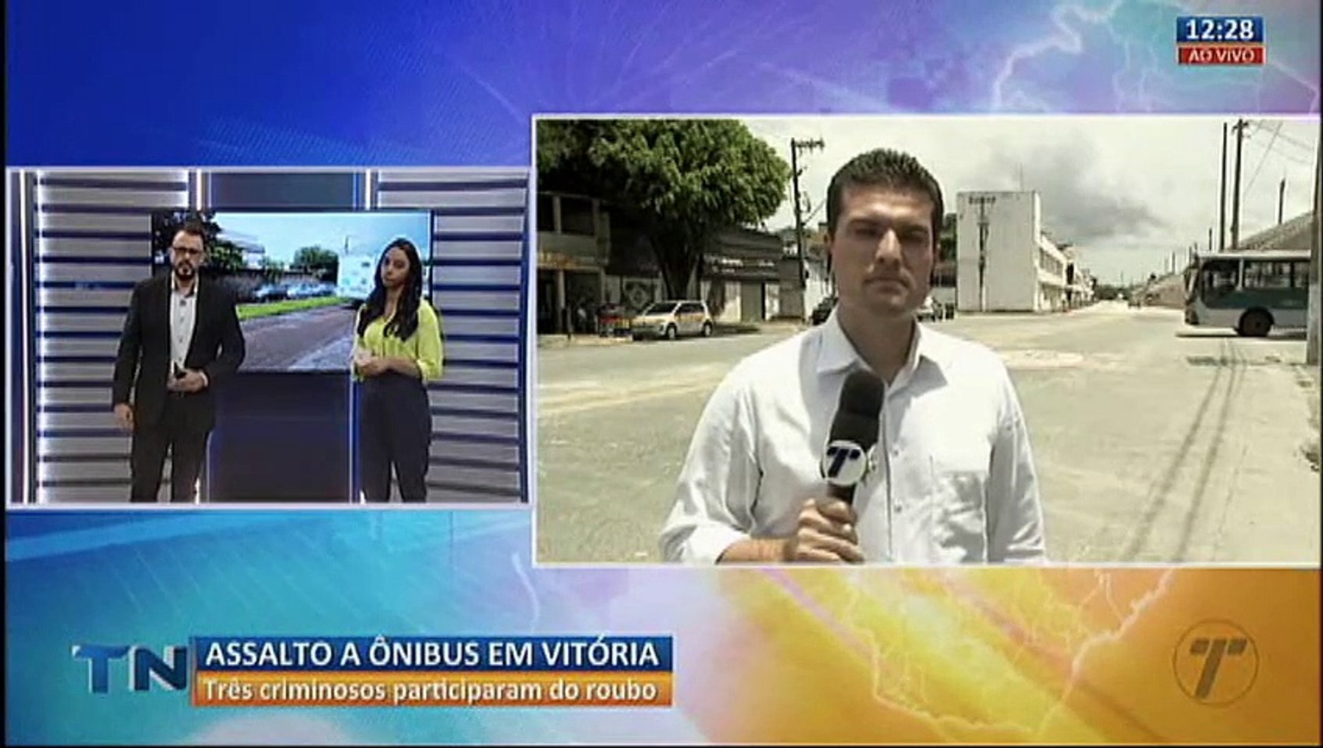 Ônibus do Transcol é assaltado no Centro de Vitória