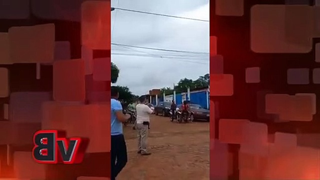 En San Joaquín Papa Noel beniano entregó dulces desde una avioneta