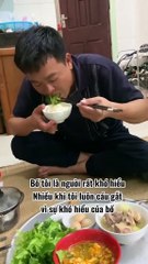 Người bố keo kiệt với chính mình: tiết kiệm dành phần ngon cho vợ con