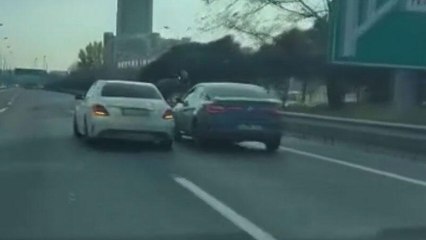 Basın Ekspres yolunda trafikte akıl almaz magandalık