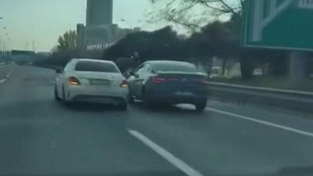 Basın Ekspres yolunda trafikte akıl almaz magandalık