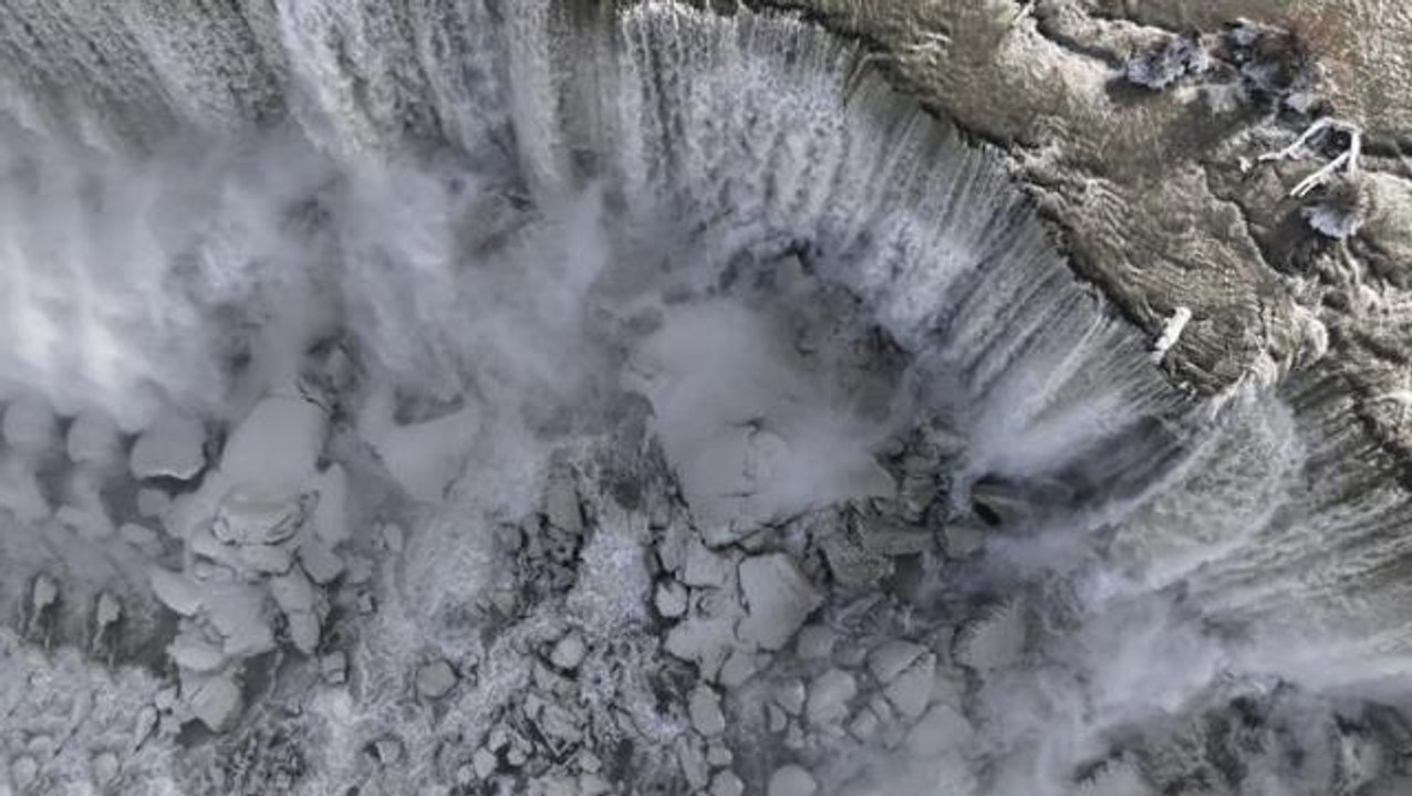 Kutup soğukları, dünyanın en büyük şelaleleri arasında olan Niagara'yı buza çevirdi