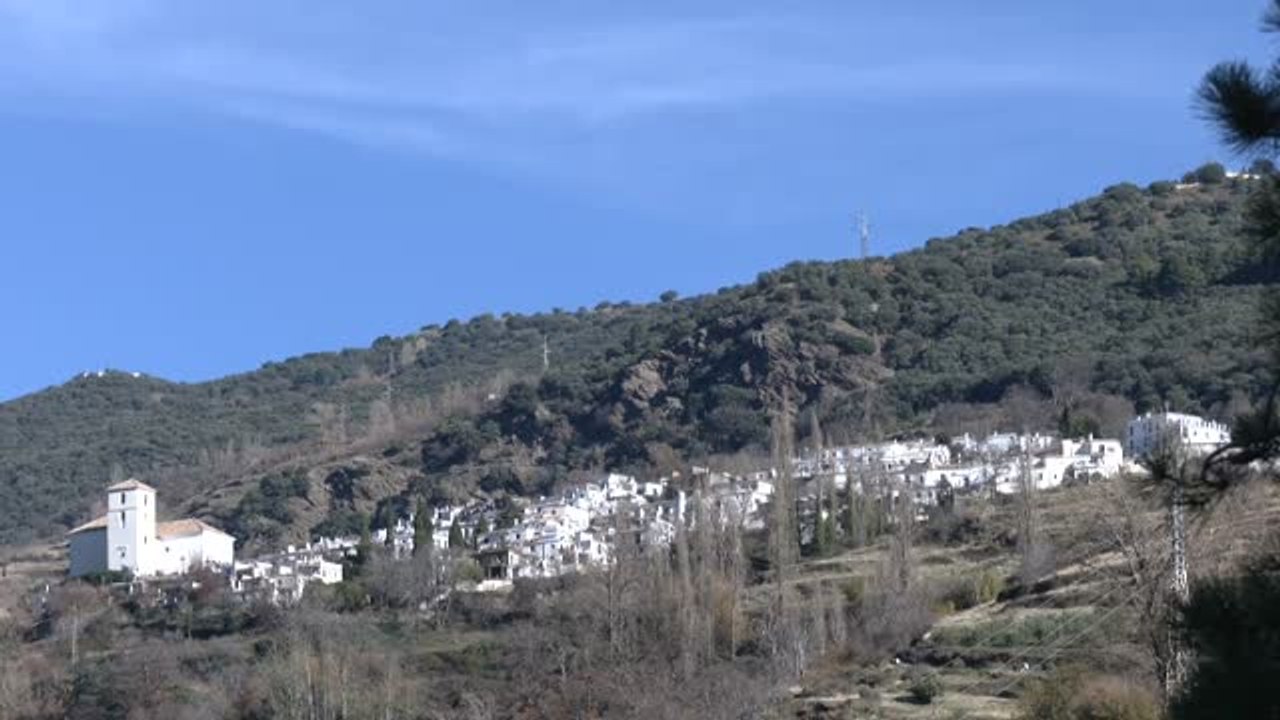 En Bubión deciden tomar las uvas con 10 segundos entre campanada y campanada