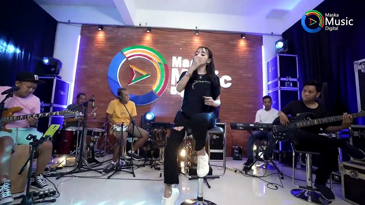 Kiky Malistiana - Duri Duri (Official Music Live) Duri-duri yang kau tancapkan di hati ini