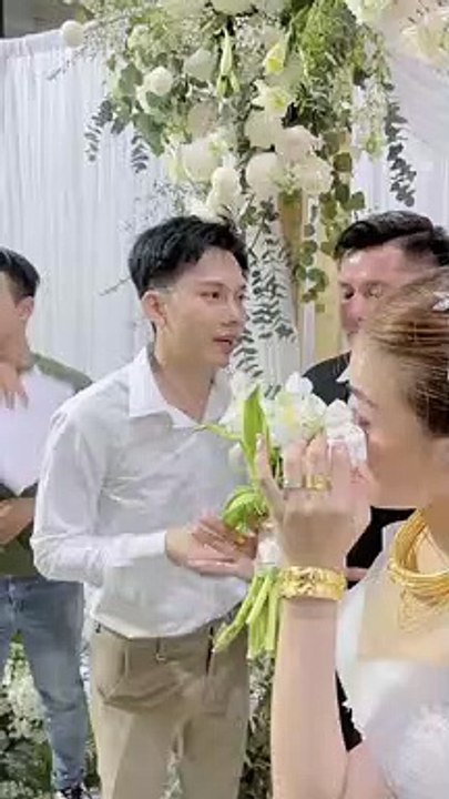 Bố ra đi, 2 anh lo chu toàn hôn lễ cho em út: Định lén về để em không khóc trong ngày vui