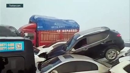 Choque em cadeia com mais de 200 carros na China