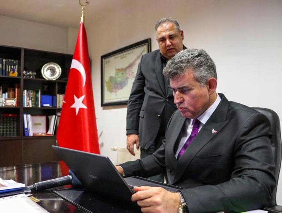 Türkiye'nin Lefkoşa Büyükelçisi Feyzioğlu, AA'nın "Yılın Fotoğrafları" oylamasına katıldı