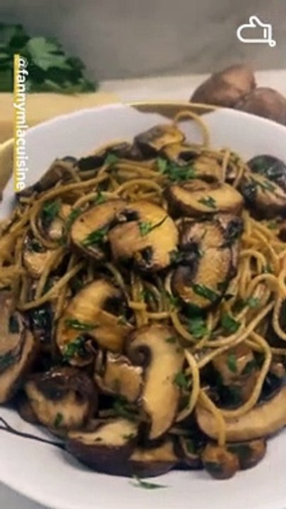 Spaghetti, sauce aux cèpes et champignons bruns