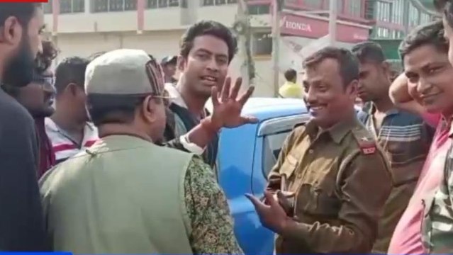 হুগলি: দুর্ঘটনার কবলে সঙ্গীত শিল্পী তন্ময় করের গাড়ি