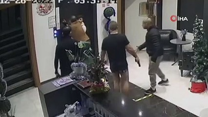 Manisa’da Otel Lobisinde Silahlı Çatışma 4 Yaralı!