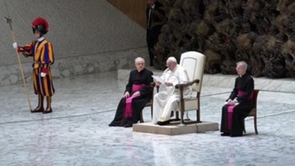 Télécharger la video: El papa Francisco pide oraciones para Benedicto XVI que 