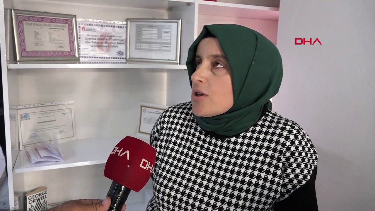 Diyeti bozan Kedi Edward asma tavanı çökertti!...