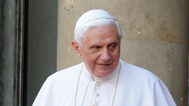 GALA VIDEO - Benoît XVI gravement malade” : le pape François alarmiste sur l’état de santé de son prédécesseur