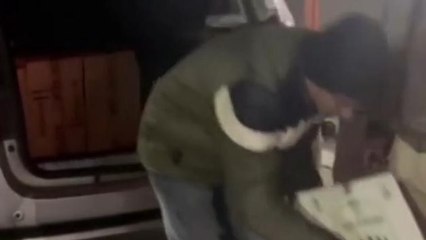 गाजियाबाद: आबकारी विभाग की कार्रवाई, कार से बरामद हुई अवैध शराब की &#039;पेटियां&#039;