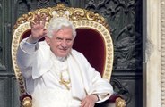 Papa Francisco revela que Papa Bento XVI está 'muito doente' e pede orações