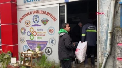 TEMİZLİK İŞÇİSİ PROMOSYON ÖDEMESİYLE TEKERLEKLİ SANDALYE BAĞIŞLADI