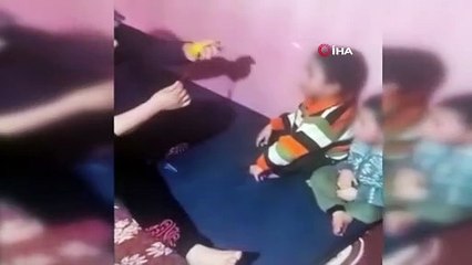 Ağızlarını bantlayıp çakmakla yaktılar! Bunlar nasıl anne baba? O anlar kamerada