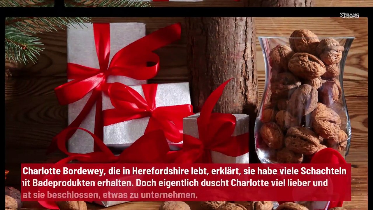 Frau verschenkt ihre Weihnachtsgeschenke an andere