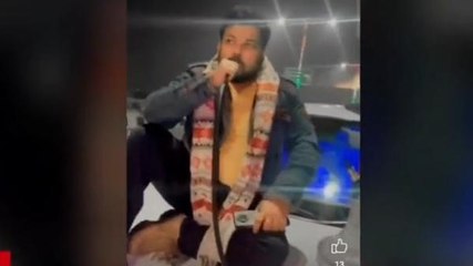 गाजियाबाद: &#039;नवाबी शौक&#039; के अंदाज में युवक गाड़ी की छत पर बैठकर पी रहा हुक्का, वीडियो वायरल
