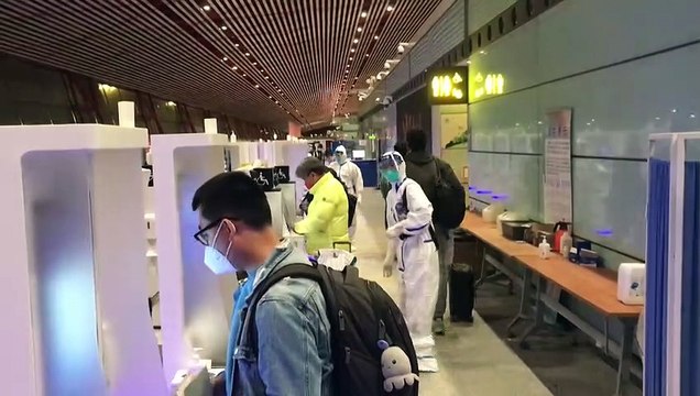 EUA cogitam restringir entrada de viajantes procedentes da China por covid