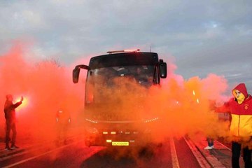 Galatasaray kafilesine Sivas'ta meşaleli karşılama