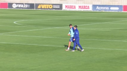 Скачать видео: Entrenamiento del Atlético: Nahuel Molina entrena al margen y Joao Félix sigue en el equipo