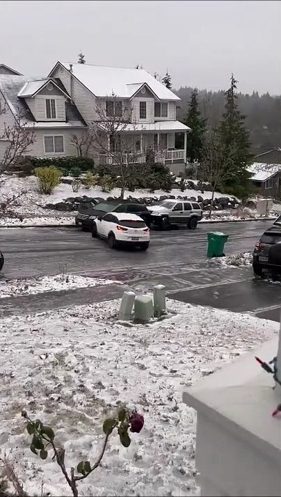 Une rue très très glissante à Washington... verglas