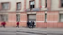İzmir'de şaşkın hırsız kamerada: Suçüstü yakalanan hırsız neye uğradığını şaşırdı